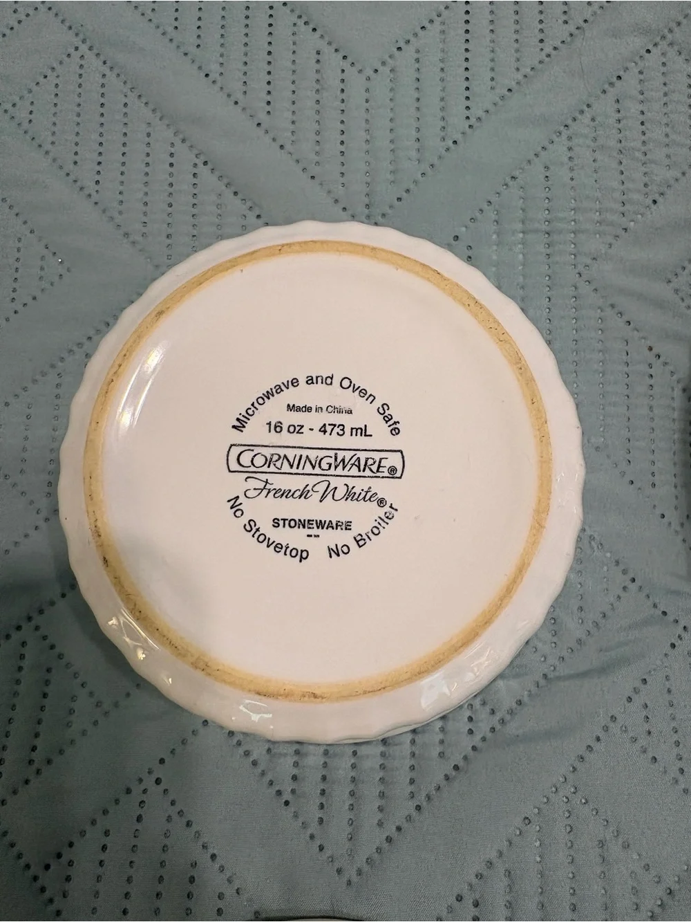 Corning Ware French White Round 16oz & a 1.4 L Oval Casserole Dish Both W/Lids